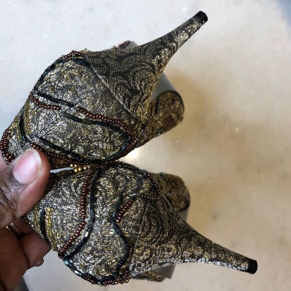 New Valerie Stevens beaded gold pumps - Picture 5 of 11